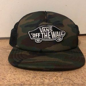 Vans off the wall snap back hat